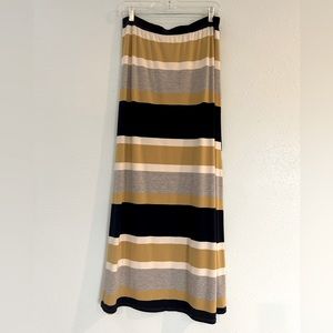 DE COLLECTION from Macys. Maxi skirt size medium